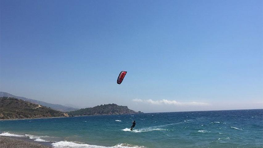Kitesurfing