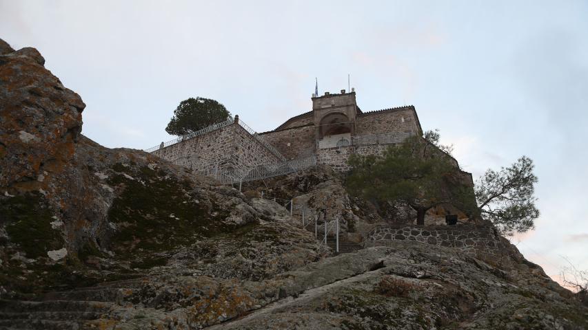Ναός Κοιμήσεως της Θεοτόκου Πέτρας
