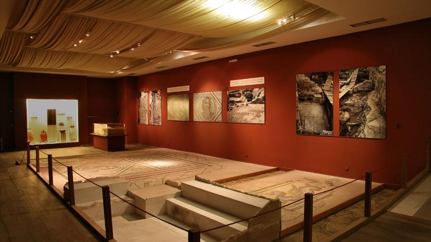 Η αίθουσα με το ψηφιδωτό δάπεδο του θαλάσσιου δαίμονα