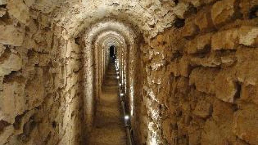 Επένδυση ρωμαϊκών χρόνων στο εσωτερικό του Ορύγματος